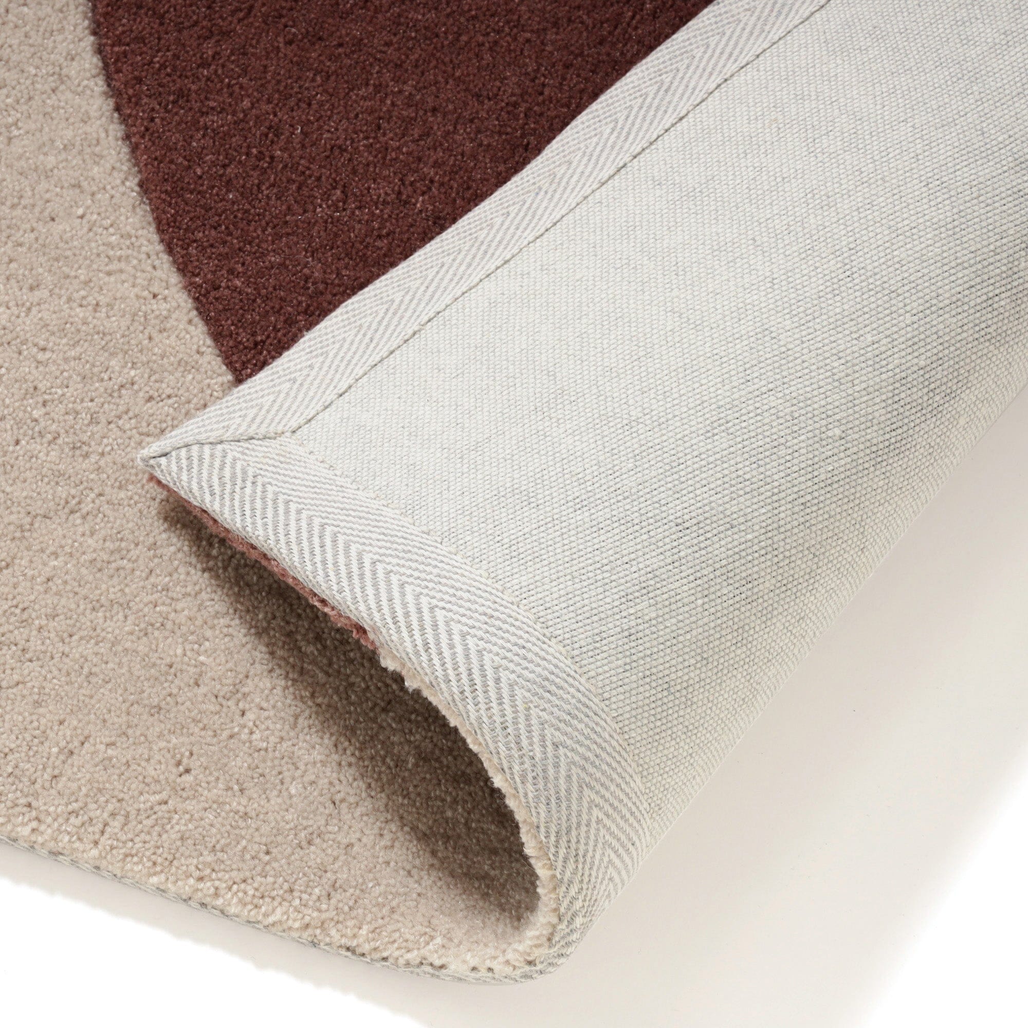 Tapis marron moyen