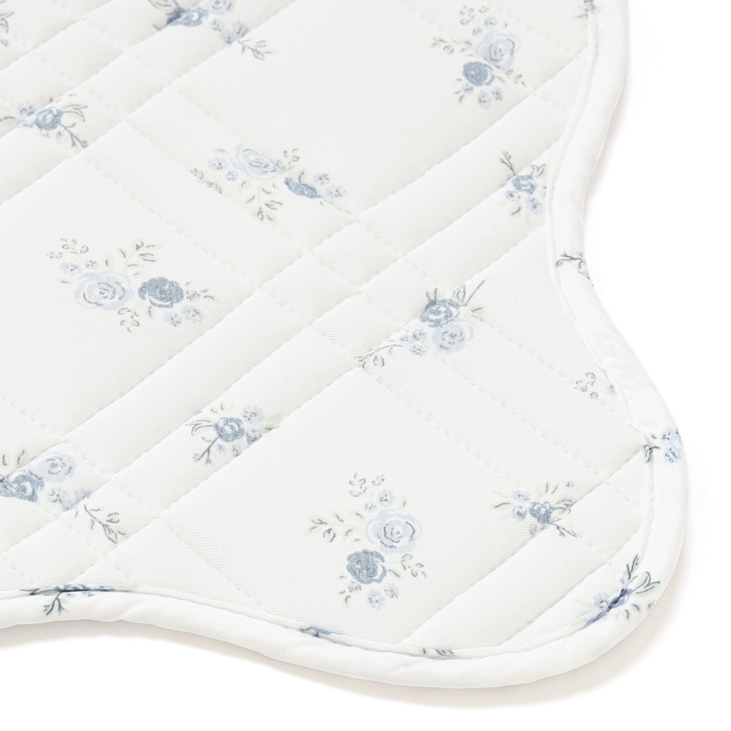 Rug Scallop Medium Light Blue